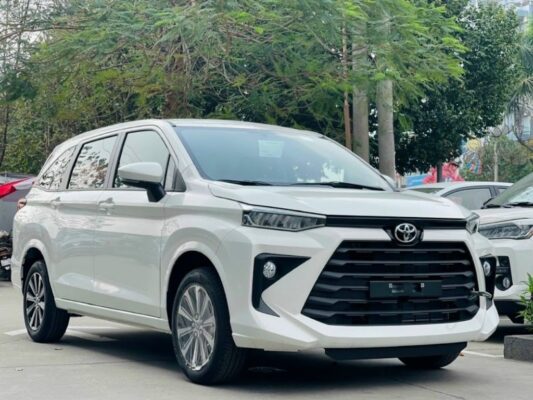 toyota-avanza-mau-trang