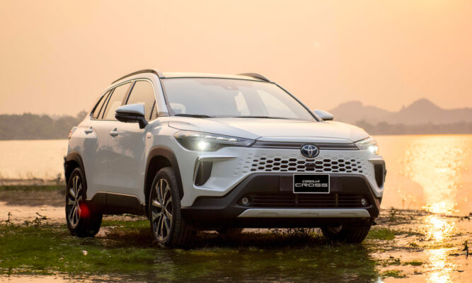 toyota-corolla-cross-mau-trang