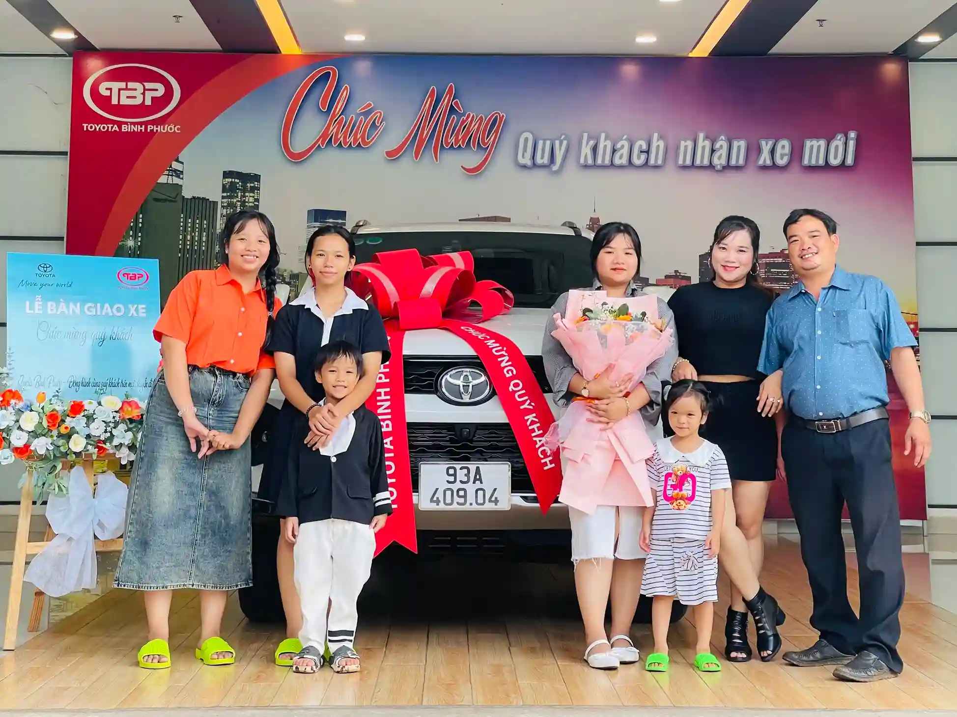 khách hàng mua xe toyota bình phước 2