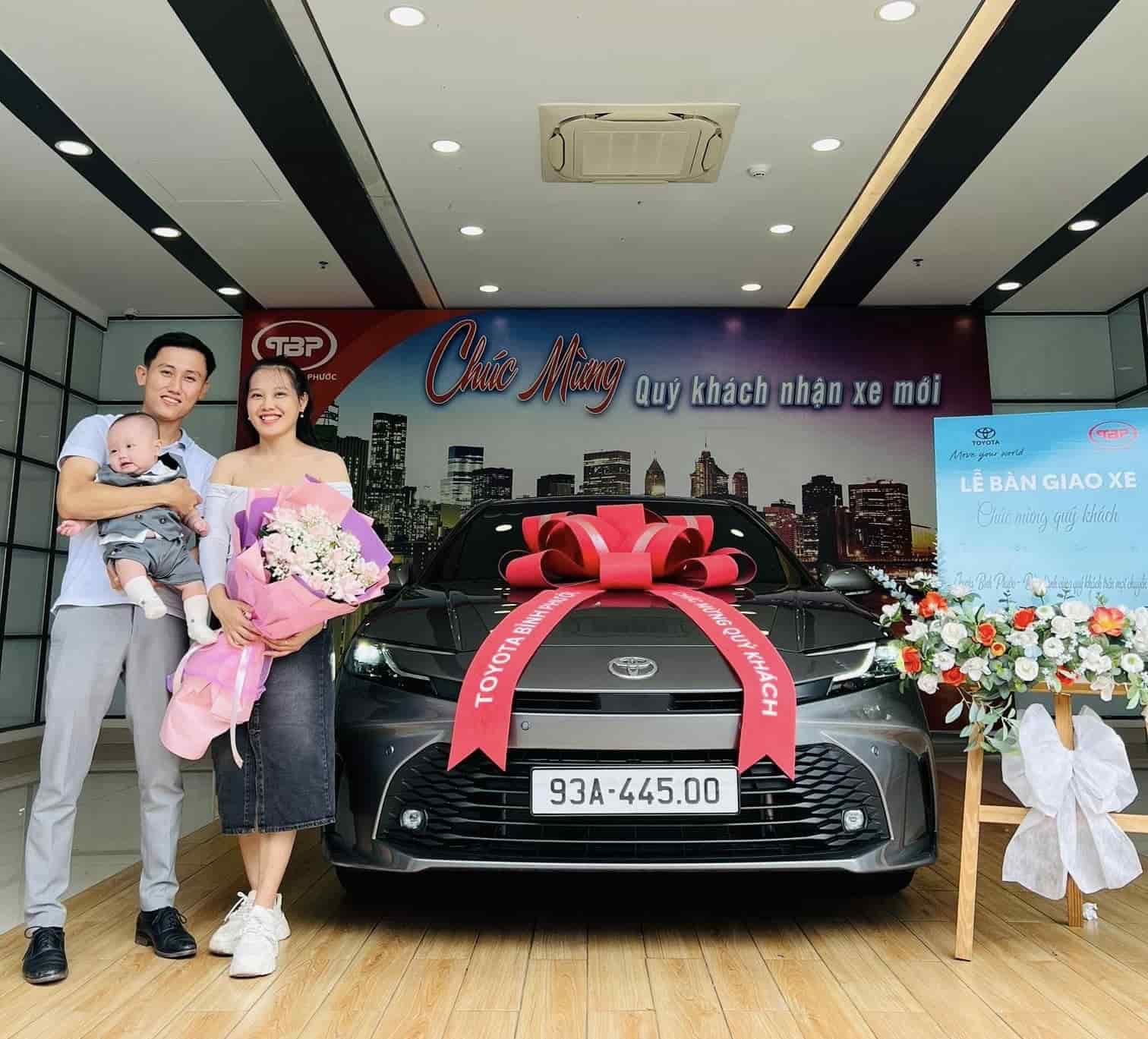 khách hàng mua toyota camry 2025