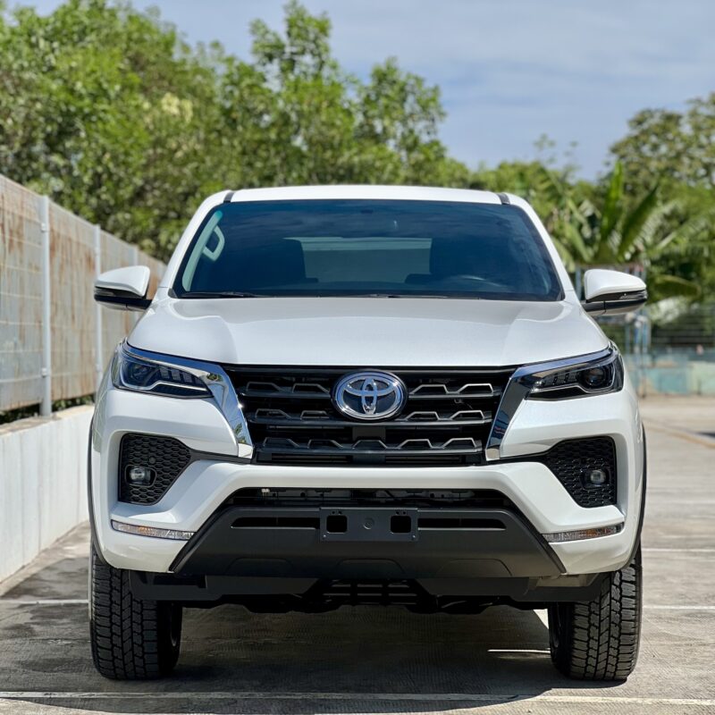 **Toyota Fortuner 2.4AT 4x2: Khám phá ưu đãi độc quyền tại Toyota Bình Phước!**