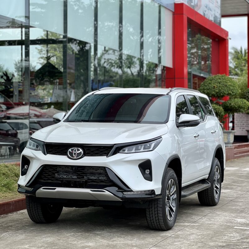 **Toyota Fortuner Legender 2.8AT 4x4: Ưu Đãi Hấp Dẫn Tại Toyota Bình Phước!**