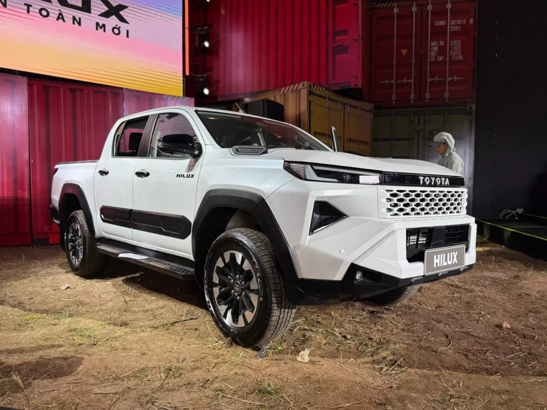 Khám phá Toyota Hilux Trailhunter 2.8 4x4 AT Mới tại Toyota Bình Phước